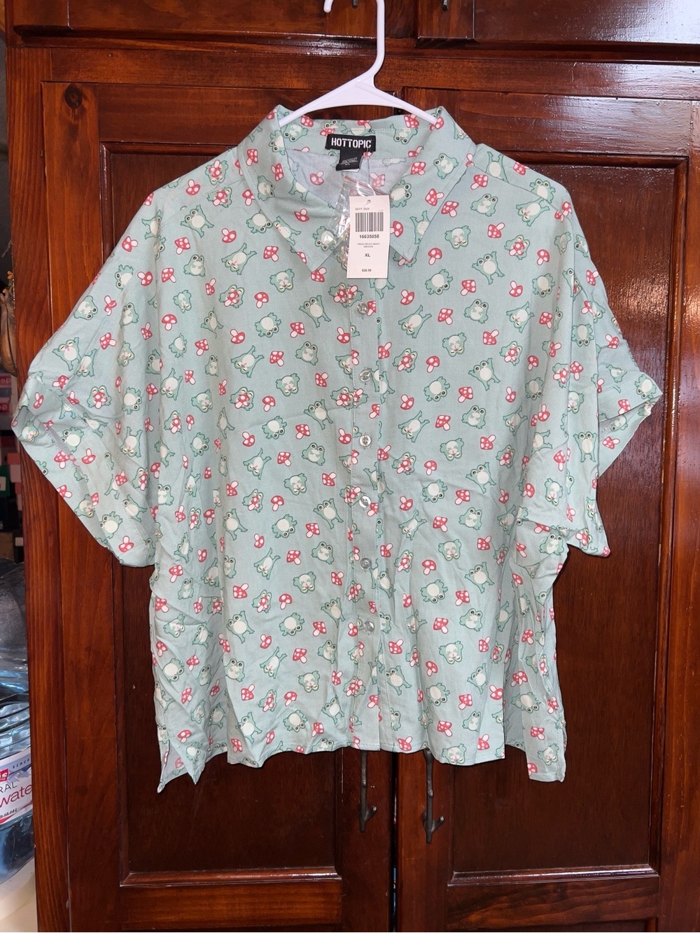 Women size XL, frog mush boxy woven blouse brand is hot topic
